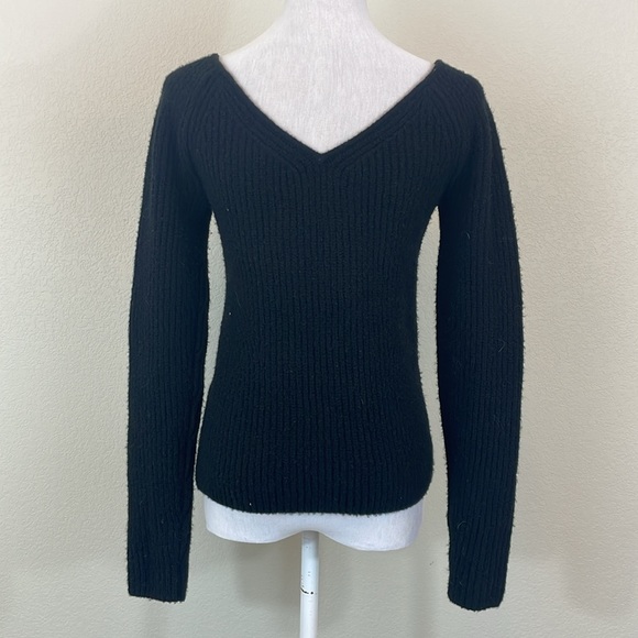 Banana Republic Black wool long sleeve v neck sweater size xs - Picture 3 of 6
